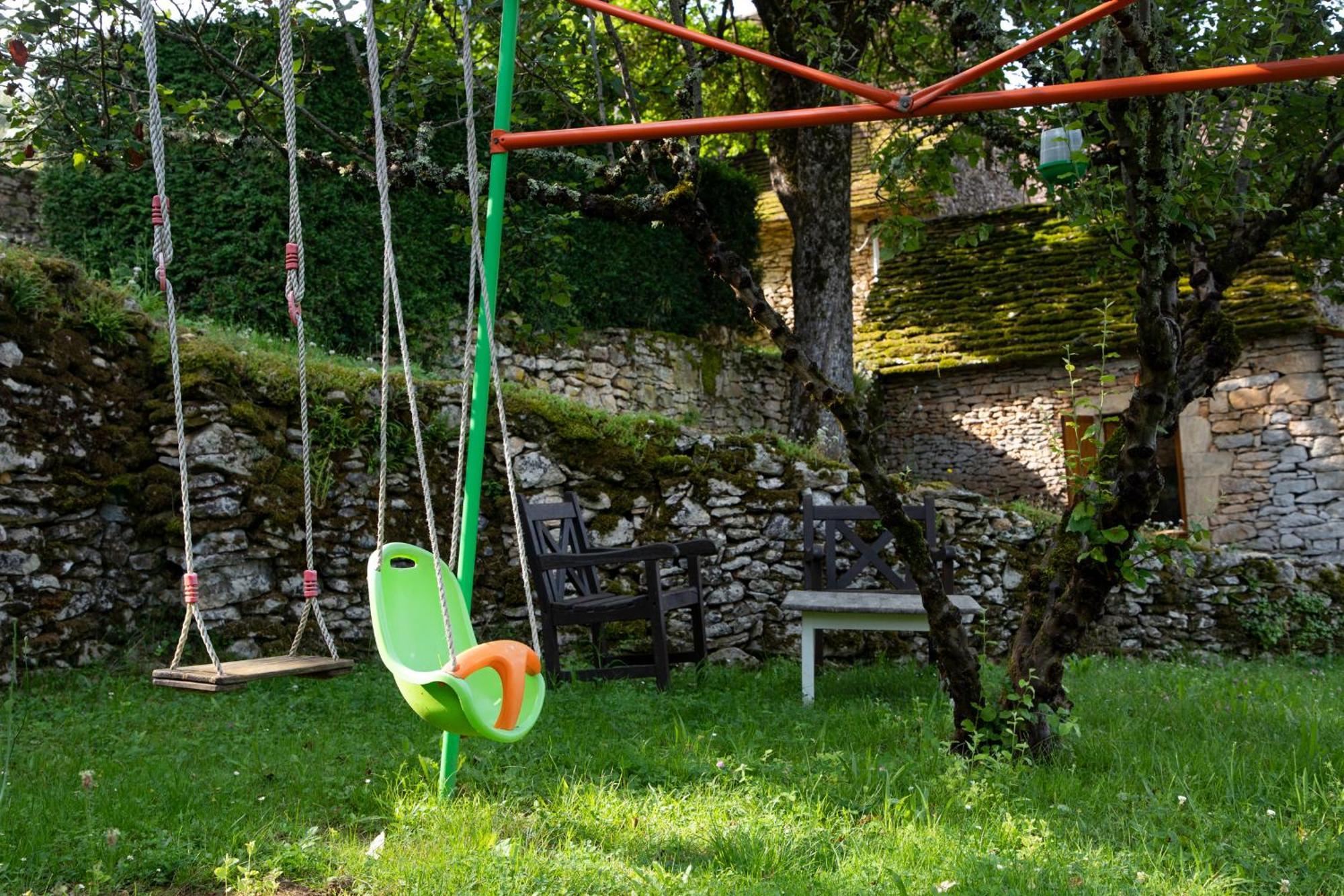 Chambres D'Hotes Avec Piscine La Rossillonie Beynac-et-Cazenac Esterno foto